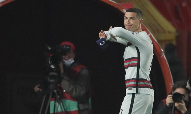 El Sumario - Subastan un brazalete de capitán de Cristiano Ronaldo por una buena causa