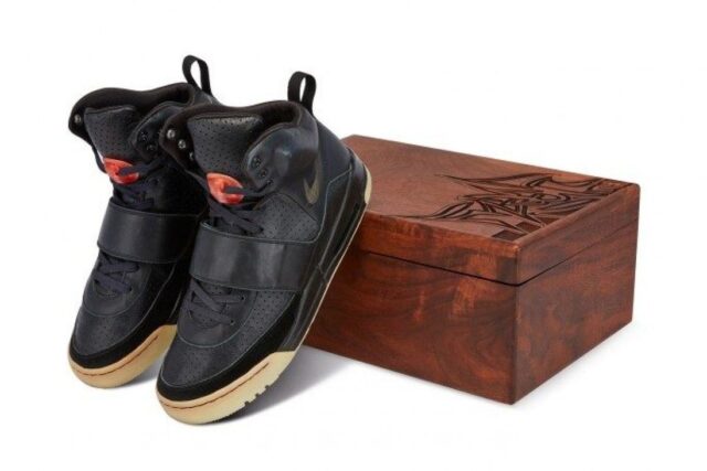 El Sumario - Zapatos Nike de Kanye West baten récord de precio
