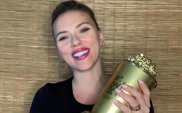 El Sumario - Mira la broma que recibió Scarlett Johansson durante los MTV Movie Awards