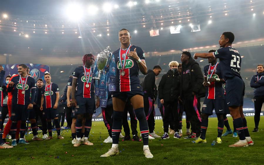 Mbappé mantiene idilio con el PSG en la Copa de Francia