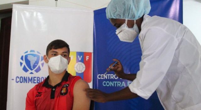 El Sumario - Futbolistas venezolanos comienzan a recibir primera dosis de la vacuna anticovid El Sumario - Futbolistas venezolanos comienzan a recibir primera dosis de la vacuna anticovid