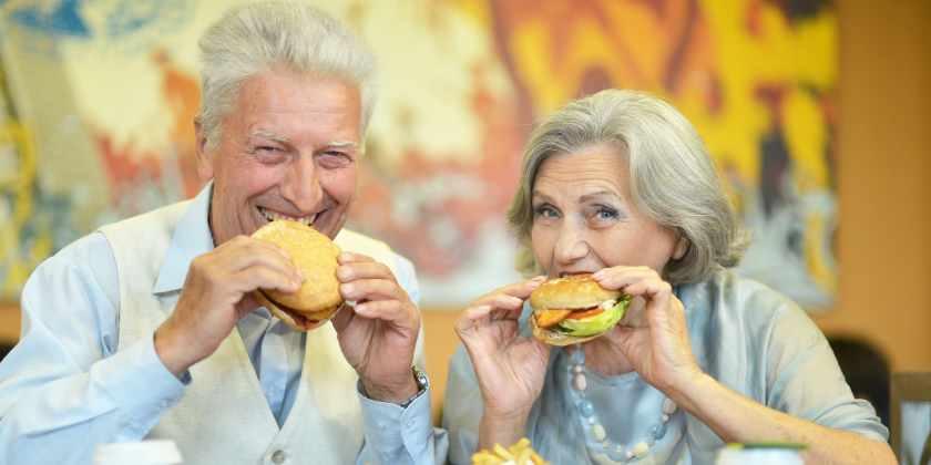 Conoce los alimentos que aceleran el envejecimiento