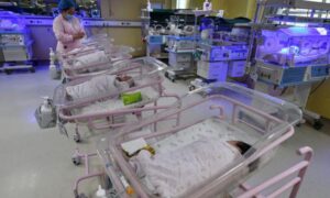 El Sumario - Una mujer dio a luz a diez bebés en un hospital de Pretoria