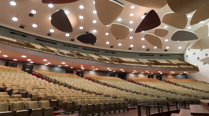 El Sumario - Estudiantes de la UCV recaudan fondos para reparar el Aula Magna