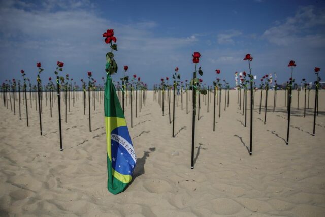 El Sumario - ONG planta rosas rojas en memoria de las víctimas del Covid-19 en Brasil