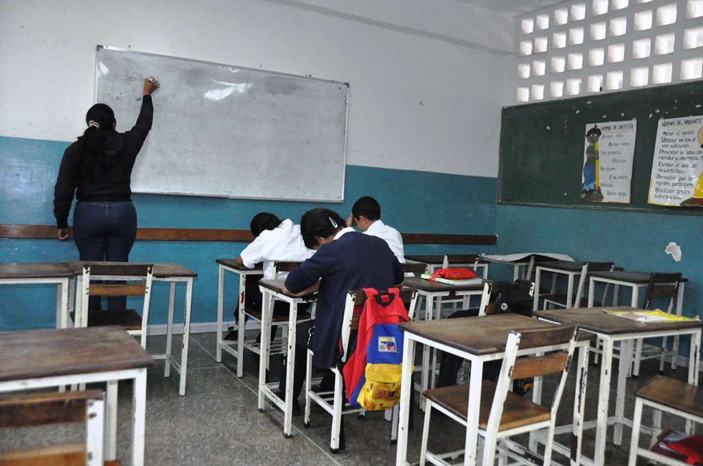 El Sumario - Venezuela estudia retomar las clases presenciales en octubre