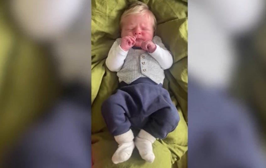 El Sumario - Este bebé con su frondosa cabellera rubia es confundido con Boris Johnson
