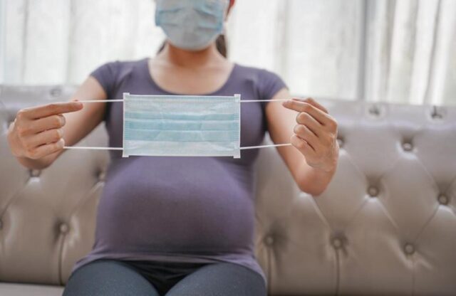 El Sumario - OMS: Mujeres embarazadas y niños con enfermedades crónicas son prioridad para vacunación