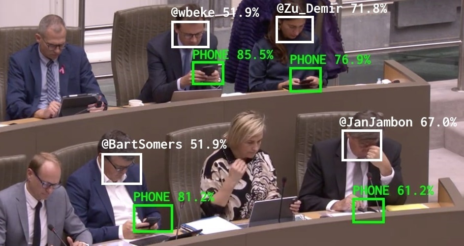 El Sumario - Crean una IA que alerta si los políticos miran el teléfono en las sesiones parlamentarias