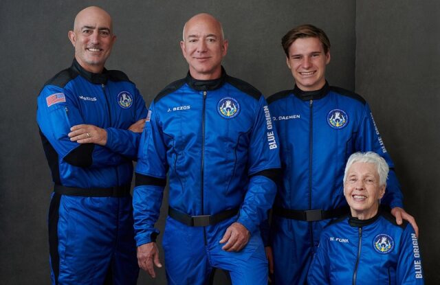 El Sumario - Jeff Bezos cumplió el sueño de alcanzar el espacio con su propio cohete