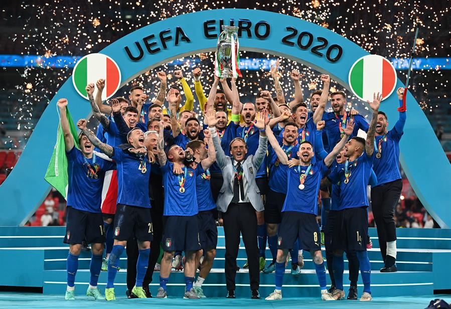 El Sumario - Cada jugador italiano recibirá 250.000 euros por el triunfo en la Eurocopa
