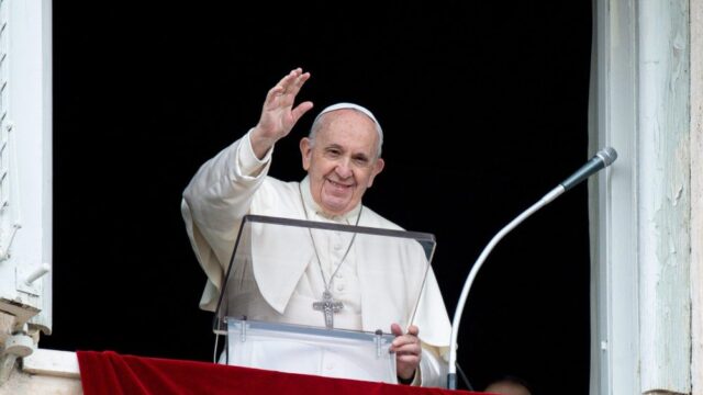 El Sumario - Así marcha la recuperación del Papa: lee periódicos y ya camina