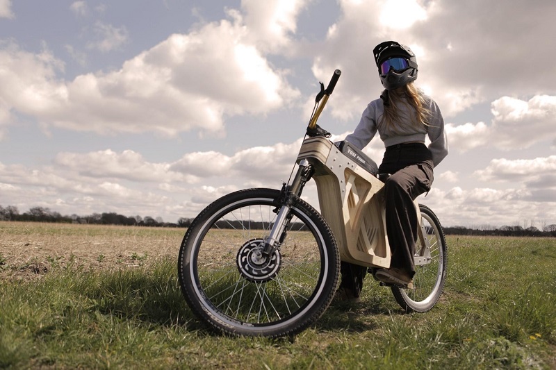 El Sumario - Construyen una motocicleta eléctrica elaborada con madera