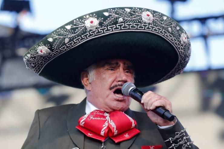 El Sumario - Médicos de Vicente Fernández creen que no podrá cantar de nuevo