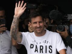 El Sumario – Messi llega a París para firmar contrato con el PSG
