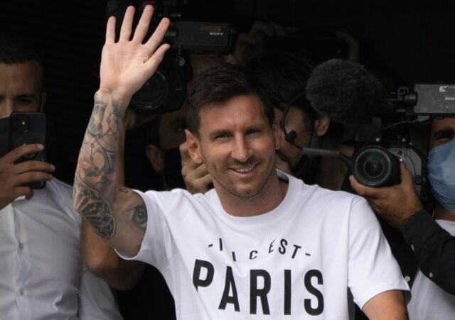El Sumario – Messi llega a París para firmar contrato con el PSG