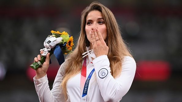 El Sumario - Atleta polaca subastó su medalla de plata para financiar la cirugía de un bebé