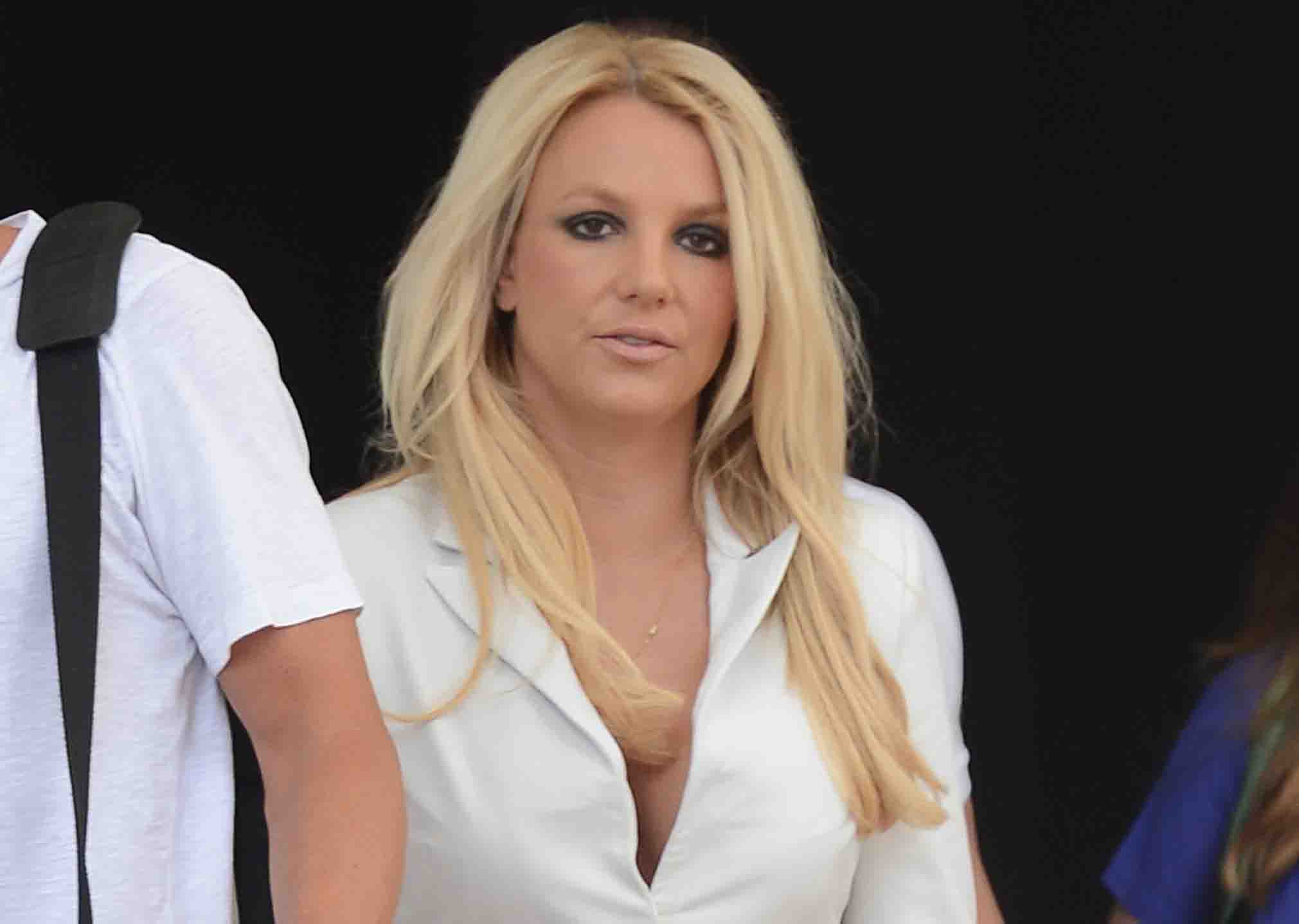 El Sumario - El padre de Britney Spears renuncia a la tutela de la artista