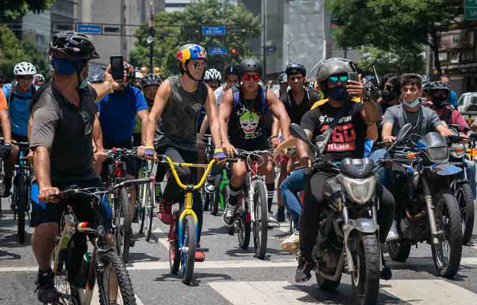 El Sumario - Daniel Dhers encabezó multitudinaria rodada por Caracas