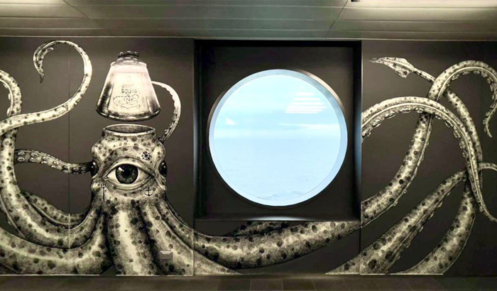 Artista puertorriqueño diseñó murales dentro de barco crucero de Richard Branson