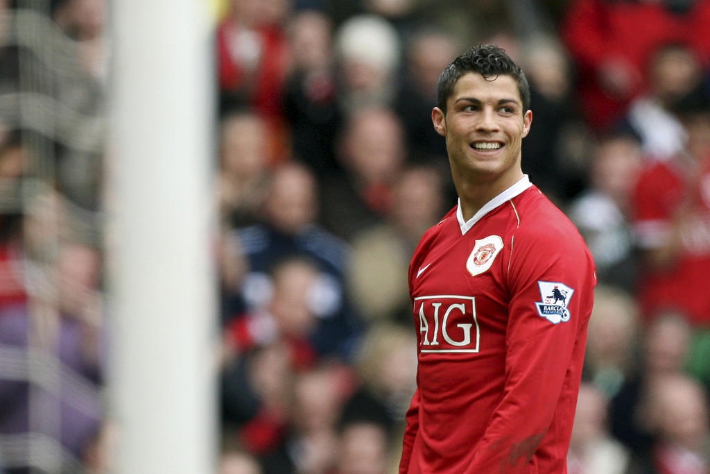 El Sumario - Cristiano Ronaldo firmó por dos años con el Manchester United