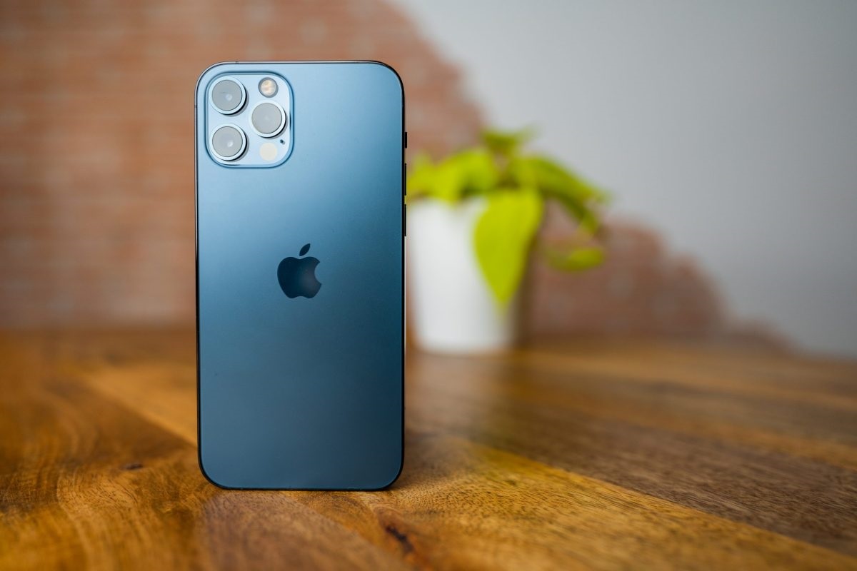 El Sumario - Los iPhone 13 permitirán realizar llamadas por satélite cuando no haya cobertura