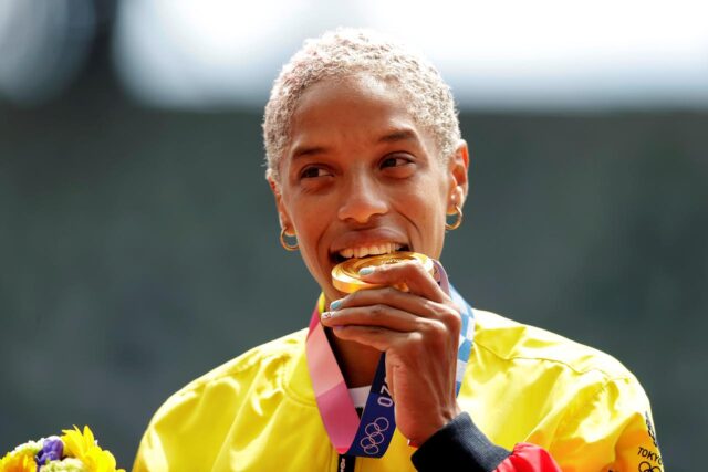 El Sumario - Sabes por qué los atletas muerden sus medallas olímpicas - Yulimar Rojas El Sumario - Sabes por qué los atletas muerden sus medallas olímpicas - Yulimar Rojas