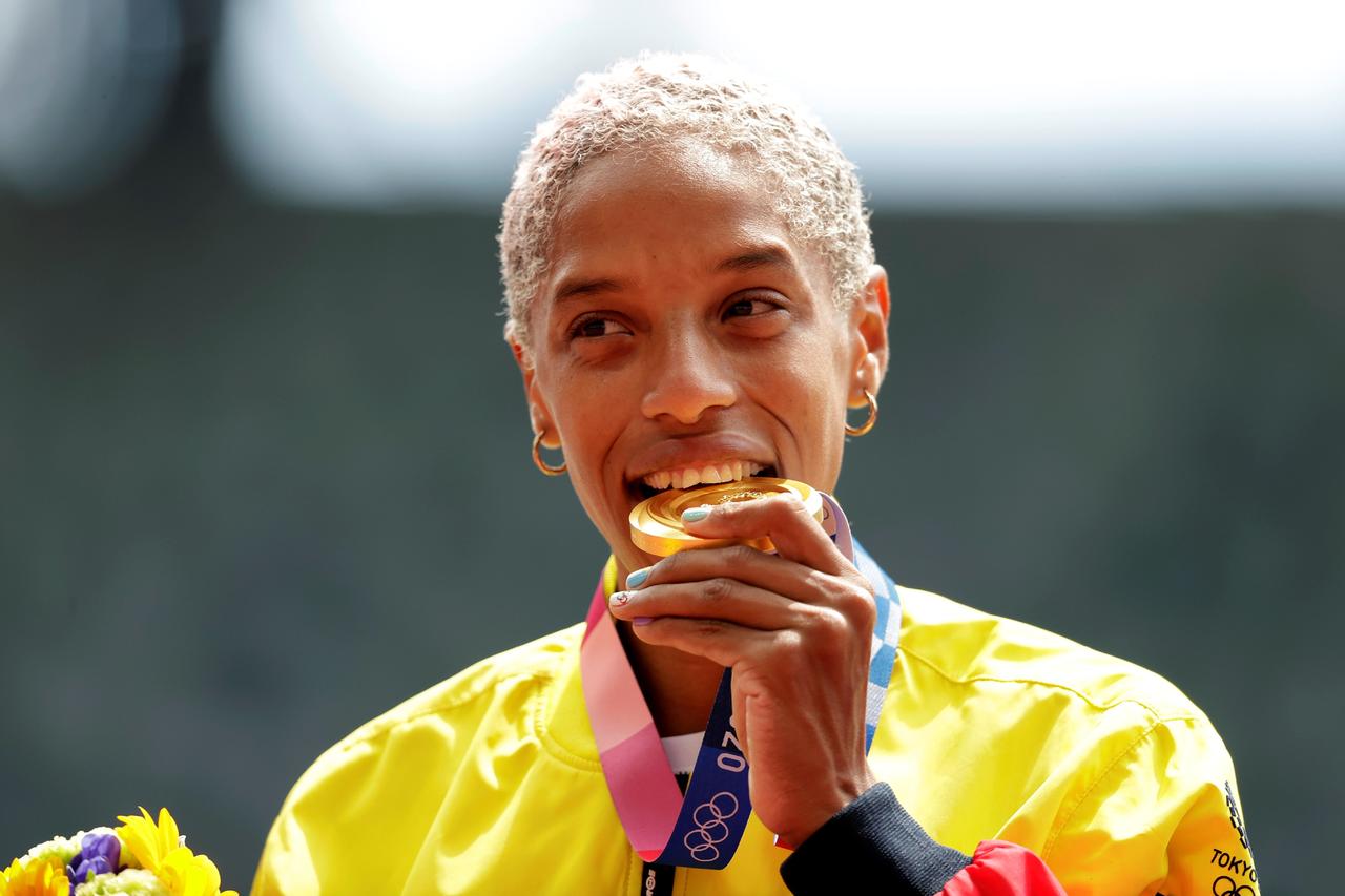 El Sumario - Sabes por qué los atletas muerden sus medallas olímpicas - Yulimar Rojas