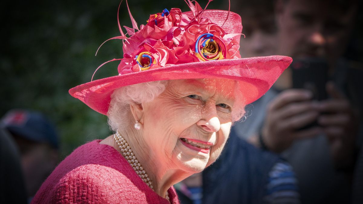 El Sumario - Isabel II permanecerá en Balmoral a pesar de un positivo por Covid-19