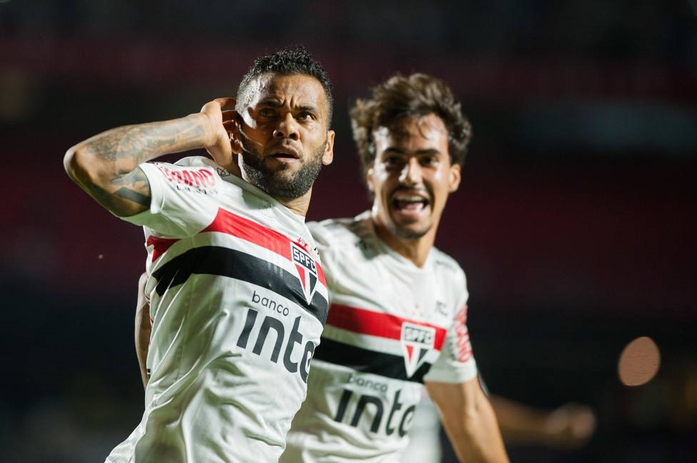 El Sumario - Dani Alves rescindió su contrato con el Sao Paulo