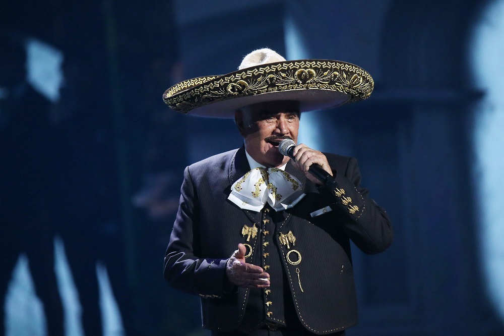 El Sumario - Vicente Fernández está “estable, despierto y sin medicamentos” en terapia intensiva