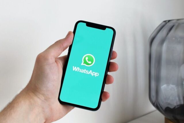 El Sumario - WhatsApp prueba la opción de denunciar mensajes concretos de una conversación