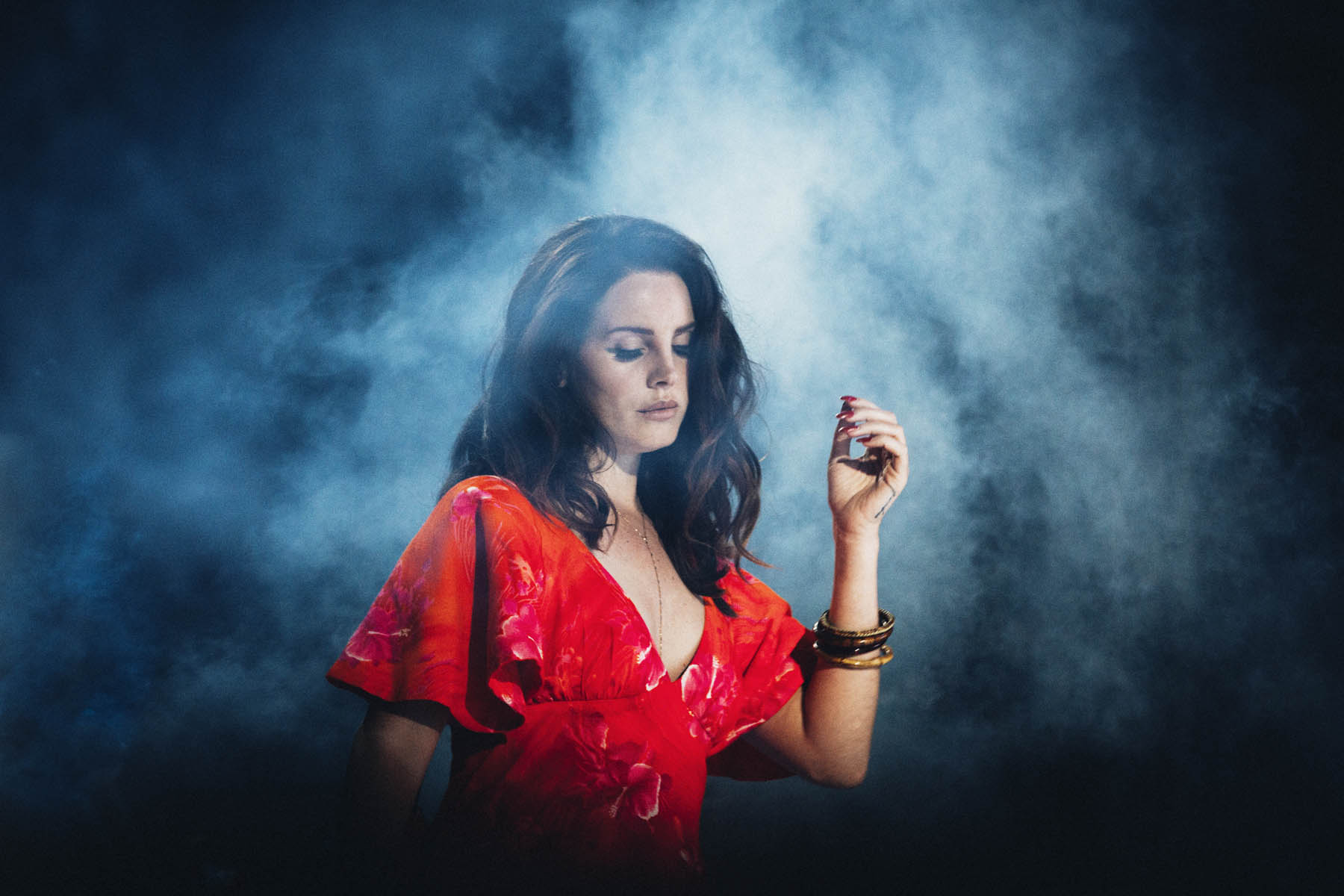 El Sumario - Lana del Rey reveló la fecha de lanzamiento de su disco "Blue Banisters"