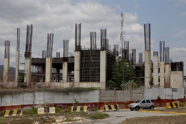El Sumario - Venezuela aprueba recursos para culminar obras inconclusas de Odebrecht