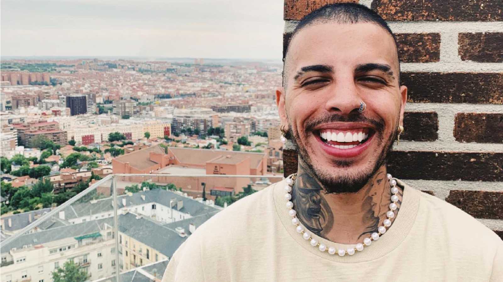 El Sumario - Rauw Alejandro estrenó el video musical de "Nubes"