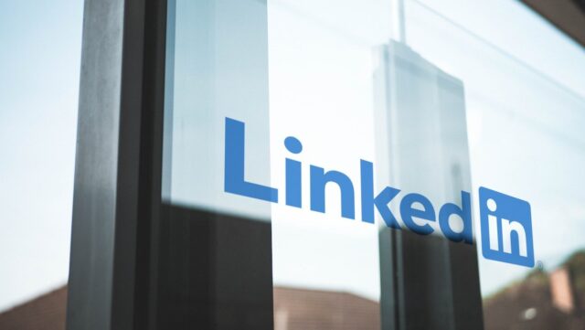 El Sumario - LinkedIn cerrará su portal en China debido a la censura del gobierno