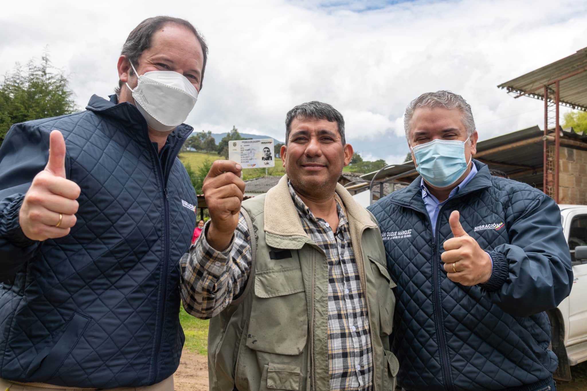 El Sumario - Colombia entrega tarjetas que regulan la situación de los migrantes venezolanos