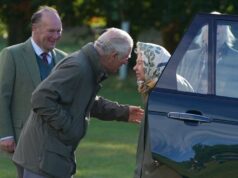 Estado de salud de Isabel II tranquiliza tras ser fotografiada conduciendo un Jaguar