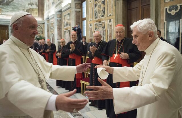 Francisco homenaje Benedicto XVI