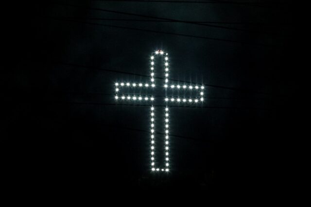 Iluminación de la Cruz del Ávila marca el inicio de la temporada navideña