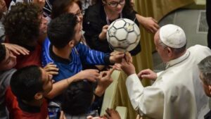 Vaticano papara Francisco partido de fútbol