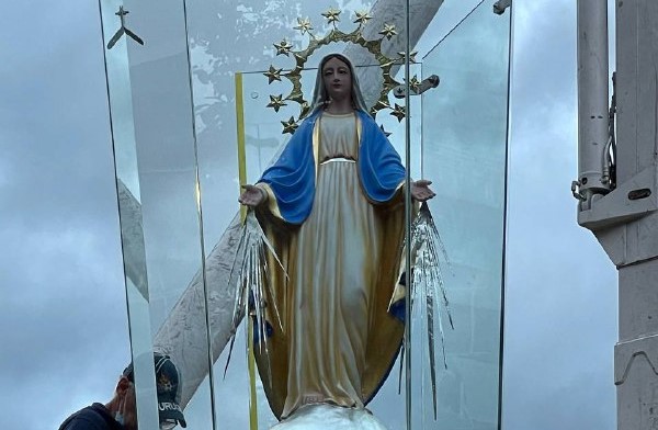 Se reinicia el rezo del Santo Rosario en la Plaza Francia de Altamira