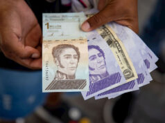 Bolívares y dólares