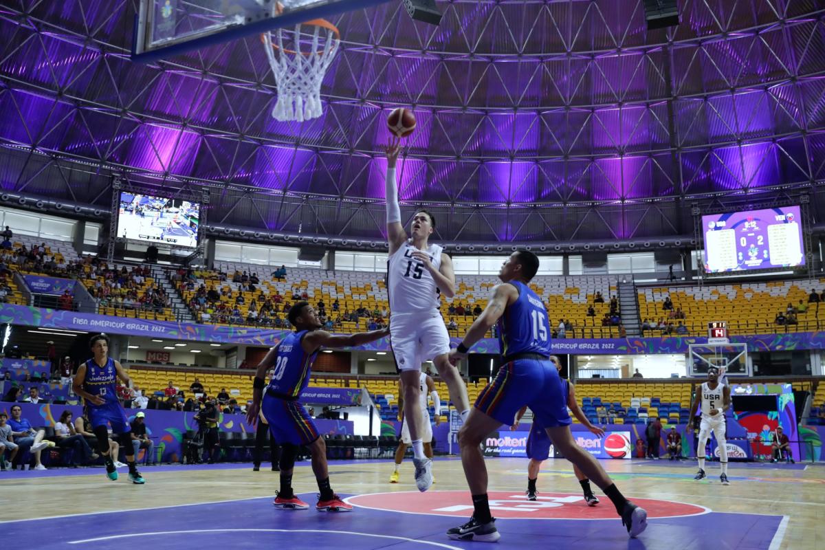 Americup, suspendido por gotera juego EE.UU. Vs Venezuela