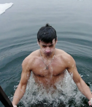 Cientos de miles de rusos reciben Epifanía ortodoxa con baños helados