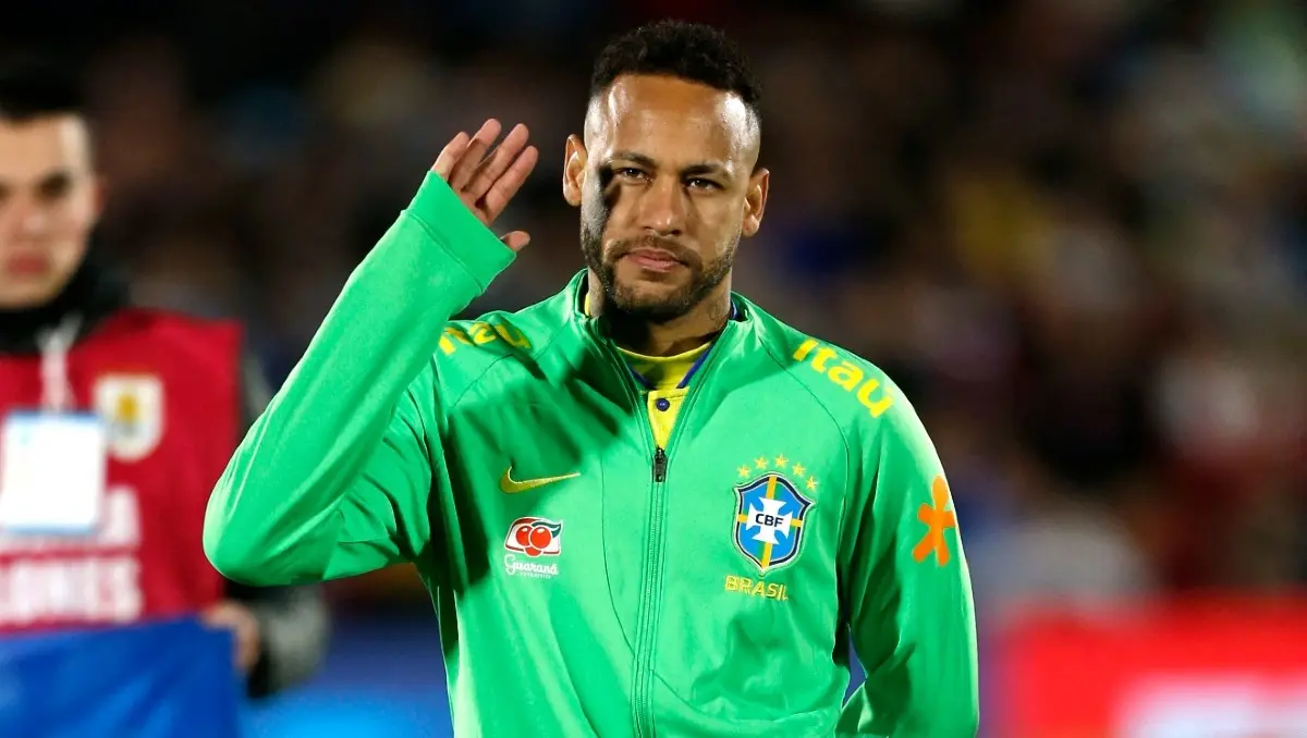 El astro brasileño se sometió a una operación en su rodilla en Brasil, con el fin de recuperarse de su rotura de ligamento y menisco