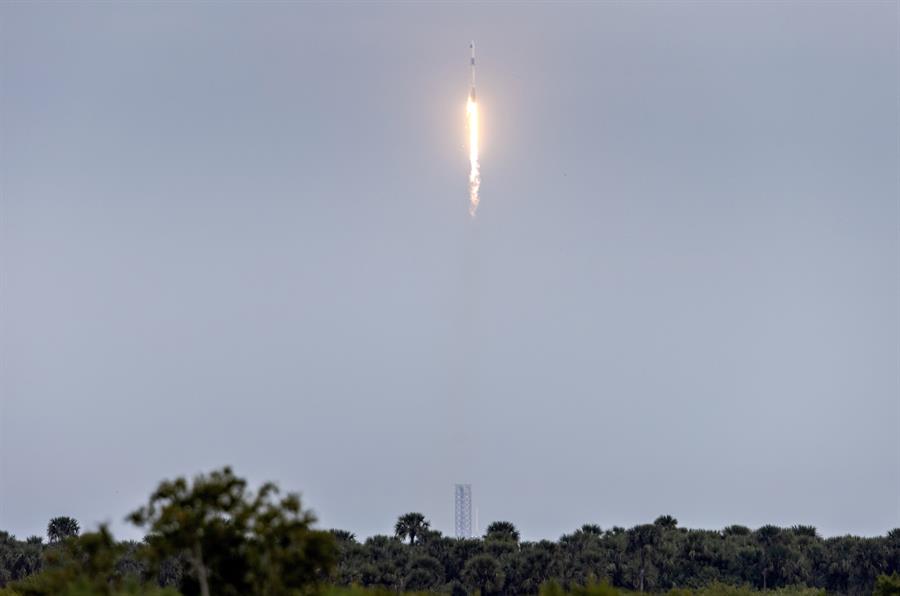 Misión espacial comercial