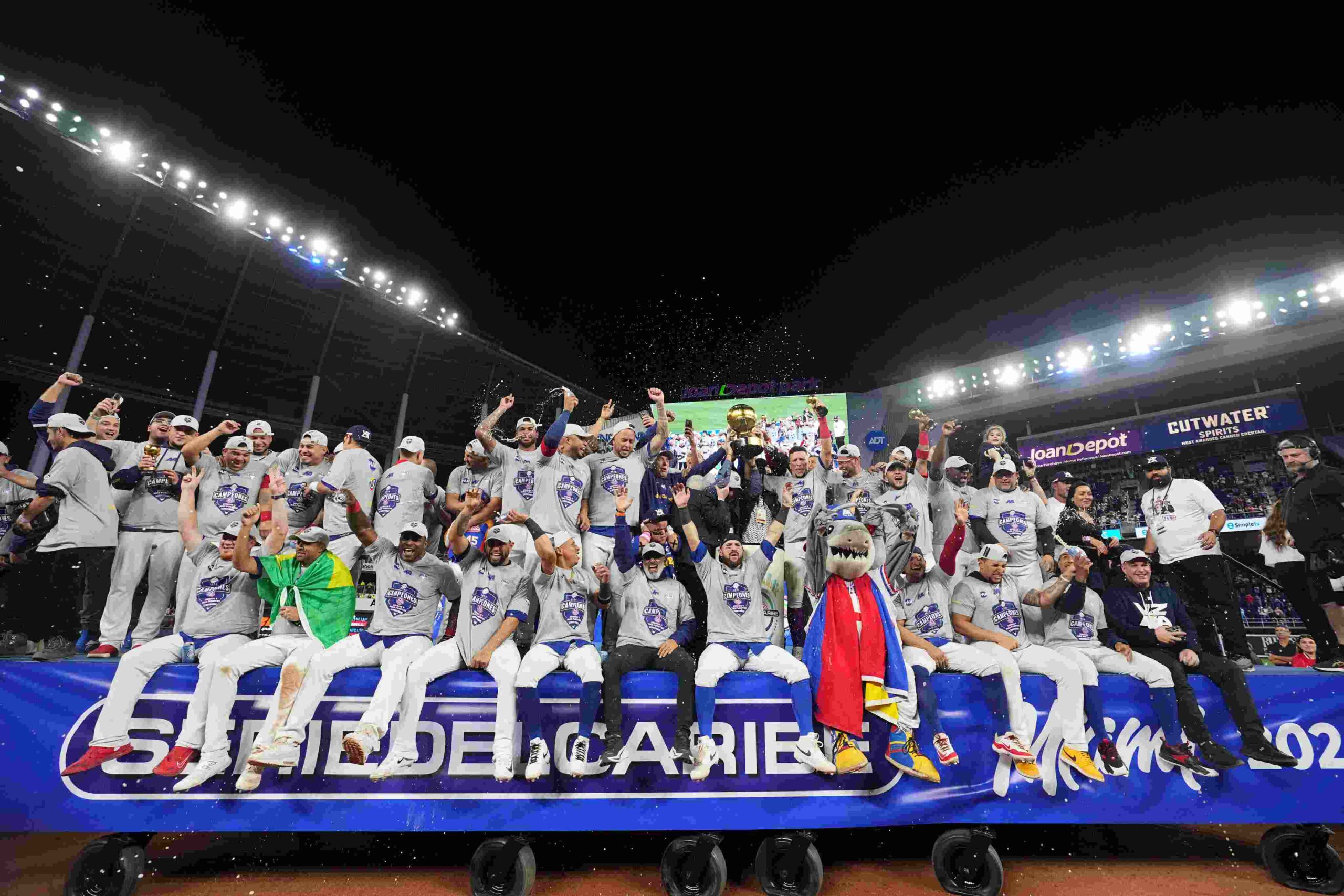 Tiburones - Campeones del Caribe-