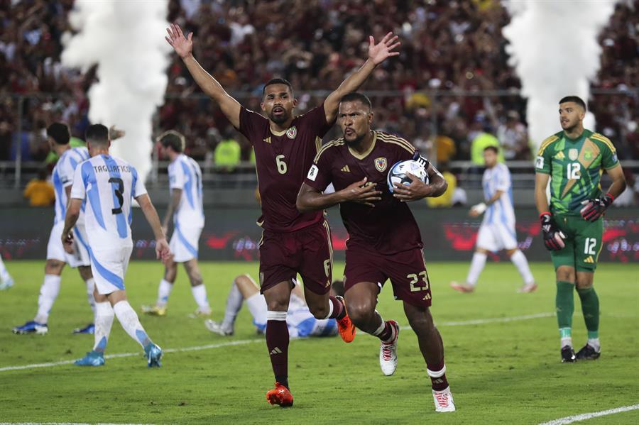 Salomón Rondón - Vinotinto (2)
