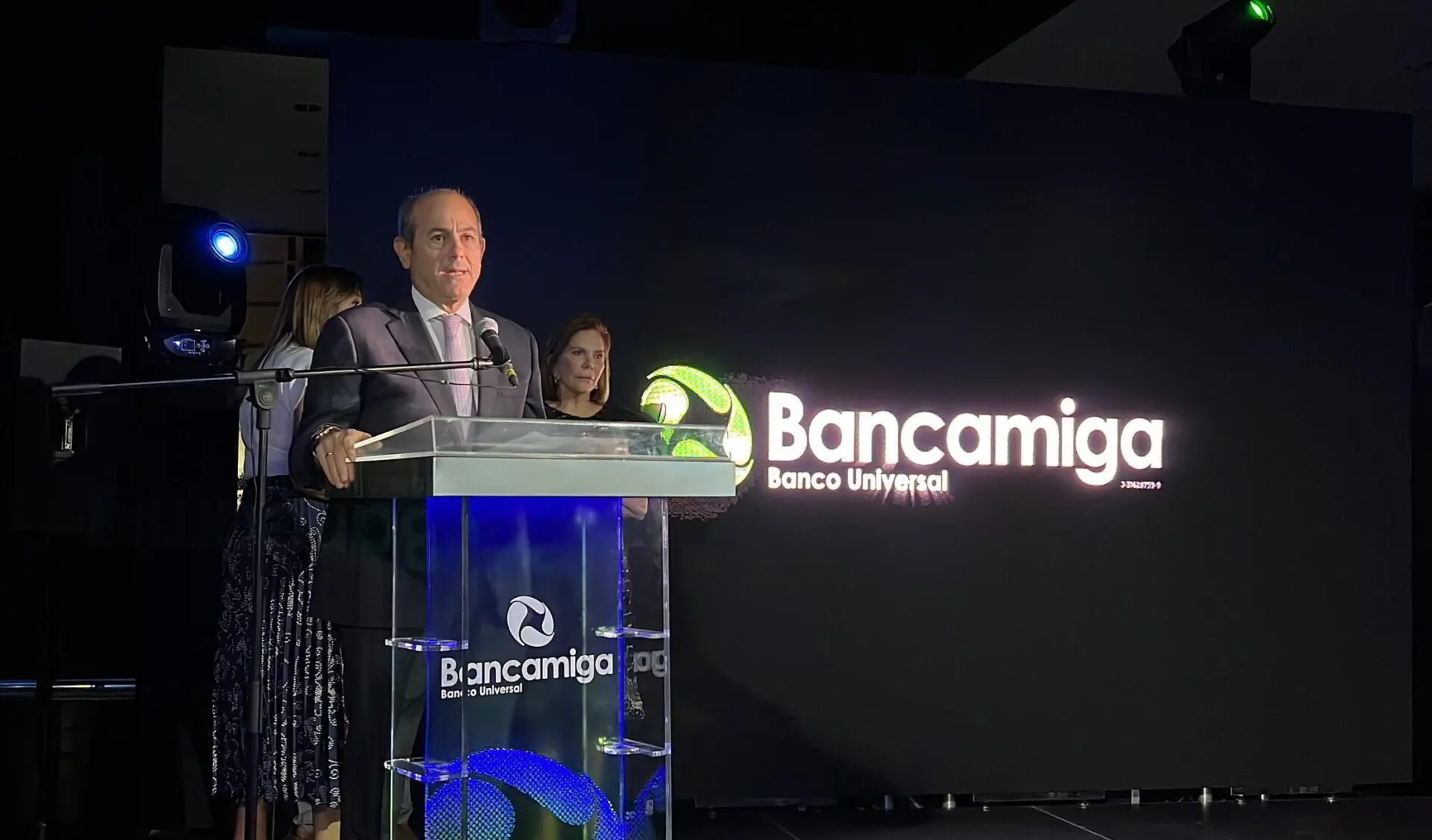 BA - Imagen Desatacada - DLL y ES - José Simón Elarba, Presidente de la Junta Directiva de Bancamiga Banco Universal